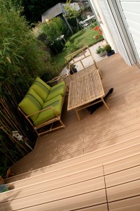 terrasse bois avec mobilier